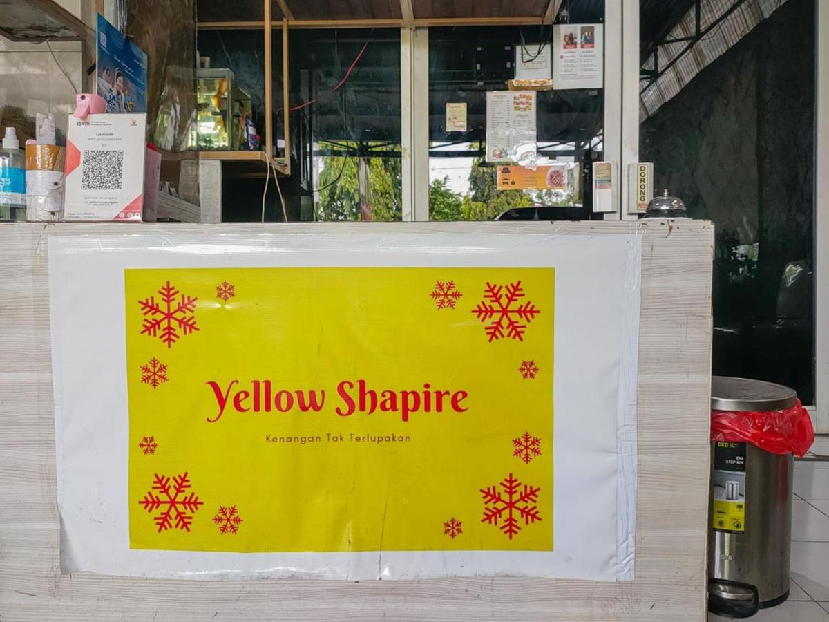 Yellow Sapphire RedPartner near Mayjend Sungkono Hotell Surabaya Eksteriør bilde